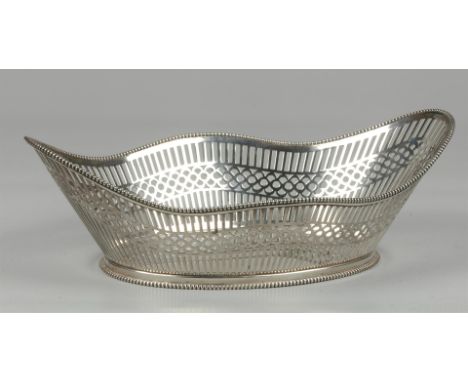 A large silver openworked bread basket with and soldered pearl edges. Netherlands, J.M. van Kempen & zn. 1858-1924, Voorschot