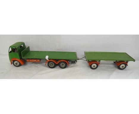 Shackleton Scale Model Foden Flatbed Truck & Trailer with clockwork mechanism, 22" L 