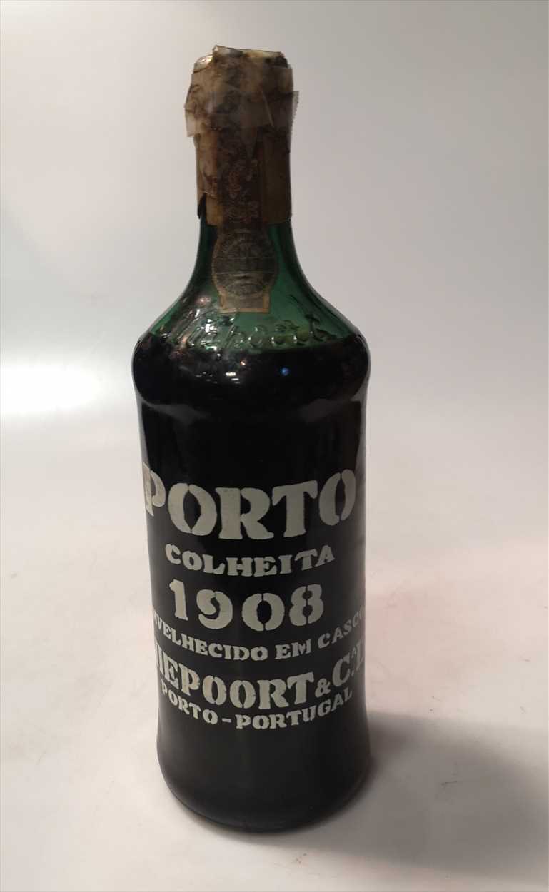 5 bottles of vintage port, including Graham 1970 and 1977, and Niepoort