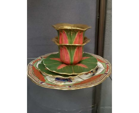 A pair of 19th century Spode green, red and gilt cups and saucers; a Worcester 'Dragon in Compartments' pattern plate, previo