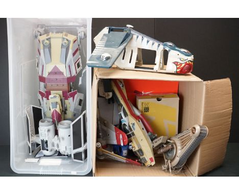 Star Wars - Quantity of Hasbro Vehicles to include AT-TE, Tiger Shark Republic Gunship, Arc-170 Wumpa, Corporate Alliance Tan