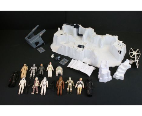 Star Wars - 13 Original figures to include Death Star Droid, Tusken Raider, C3P0, Snowtrooper, Dengar, Stormtrooper, Chewbacc