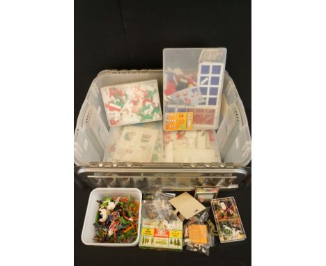 Mixed toys to include Britains Deetail figures featuring military and Wild West examples, Betta Bilda, N gauge Model Scene fi