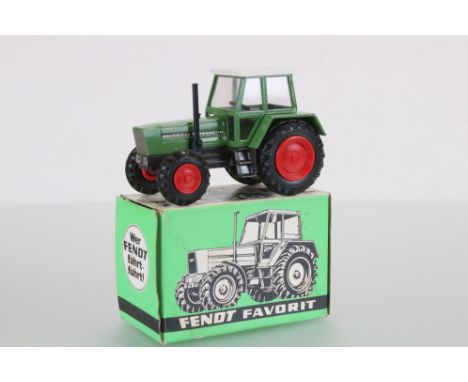 Boxed Cursor 677 Fendt Favorit LS Turbomatic Tractor diecast model, ex 