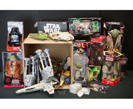 Star Wars - 11 Boxed figures and accessories to include 2 x Hasbro Power of the Force (Cantina At Mos Eisley &amp; Ronto and 