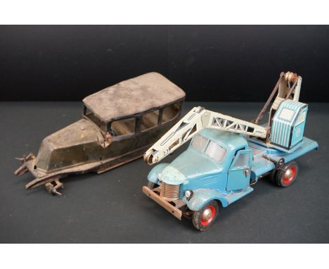Jouet de Paris tin plate automobile, play worn with parts missing, plus a tin plate towing crane in blue marked foreign (2) 
