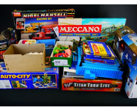 Quantity of mixed toys to include boxed Mattel Hot Wheels AutoCity Electronic Garage Super Set, Pro Set football cards circa 