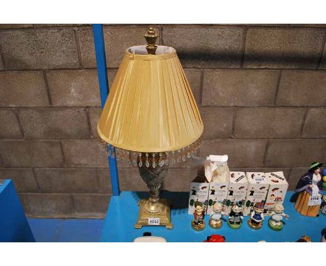 GOLD COLOURED TABLE LAMP WITH BEADED SHADE