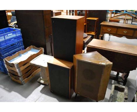 4 SPEAKERS INC 1 AS CORNER SPEAKER ON LEGS 