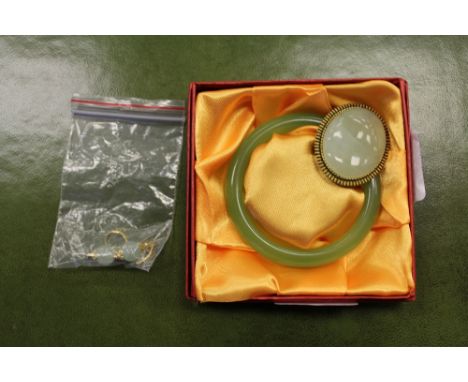 Nephrite jade bangle, brooch & earrings