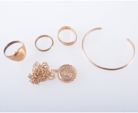 A collection of gold jewellery, two 9 carat yellow gold wedding rings, a gentleman's unmarked signet ring, a 9 carat yellow g