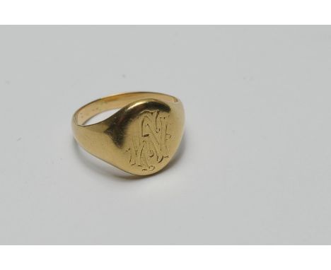 18ct gold initialled signet ring (worn and unmarked), size K, weight approx. 6.5g 