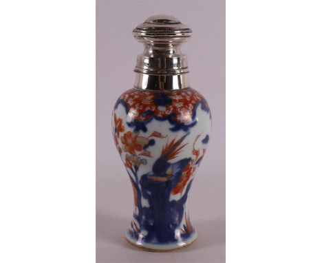 A baluster-shaped porcelain Chinese Imari tea caddy with 2nd grade 835/1000 silver mount and lid of later date, China, 1st ha