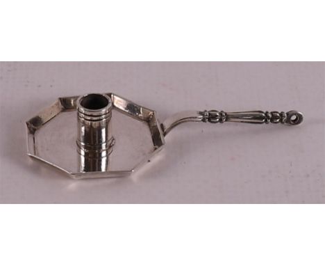 Silver sconce. A silver candlestick, Holland, 17th century, length 5.5 x w 2.8 cm.