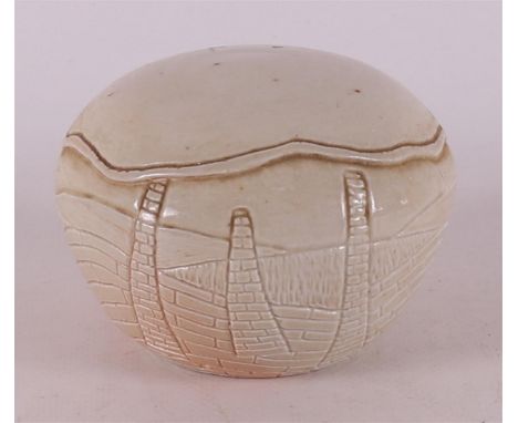 Rolf, Johnny (The Hague 1936) "untitled", ceramic object, signed with monogram, h7.5 xØ 10 cm.
