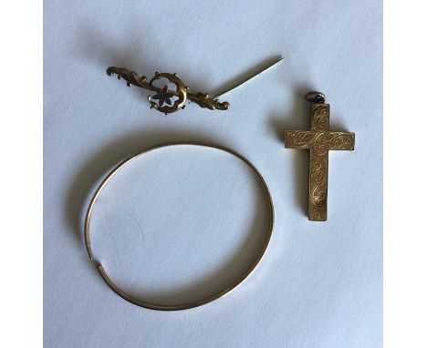 A 9 carat bangle together with a cross and brooch. Approx. 6 grams. Est. £50 - £80.