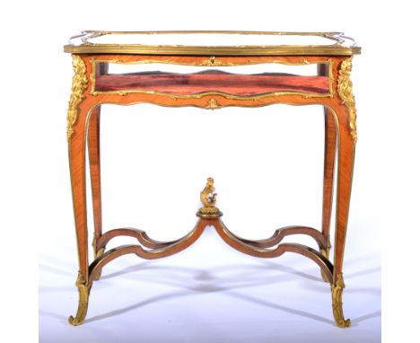 Louis XV style kingwood and gilt metal table vitrine, early 20th Century, serpentine outlines, double plate-glass panel to th