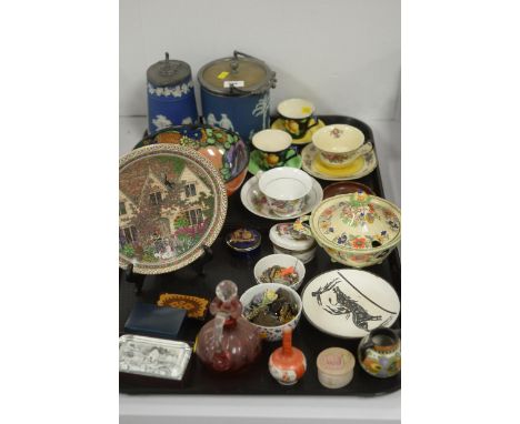 Two trays of mixed ceramics, to include: a Royal Worcester Country Cottages Cotswold Stone plate by Sue Scollard; a Wedgwood 