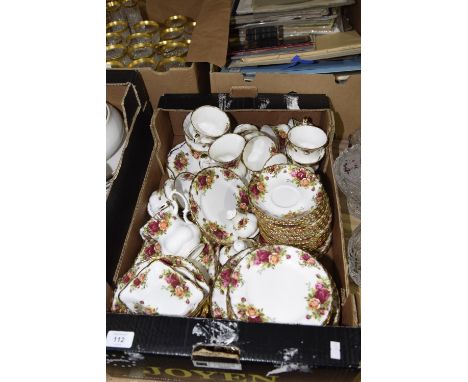 A Royal Albert 'Old Country Roses' part tea service Including various sized plates, teacups, saucers, etc. (qty) 