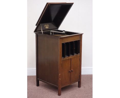 Early 20th century oak gramophone fitted with Columbia Grafonoia record player, W47cm, H87cm, D51cm Condition Report Click he