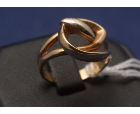 A yellow metal ring, stamped '585', 5.3g gross.