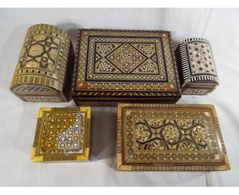 Five hand crafted Egyptian mosaic trinket / jewellery boxes with mother of pearl inlay, (5)  Est £20 - £40