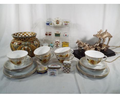 A good mixed lot to include three Wedgwood commemorative plates, an Alfred Meakin tea service comprising 18 pieces, twelve De