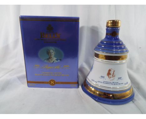 Bells Whisky - a Royal commemorative decanter, extra special 8 year old Scotch whisky with sealed contents 70 cl e in origina