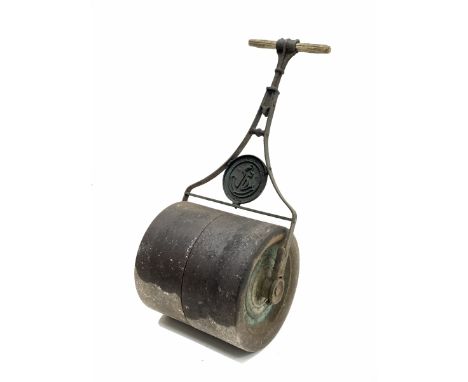 Victorian cast iron garden roller Dimensions: Depth/Diameter:&nbsp;46cmClick here to view further images, condition reports, 
