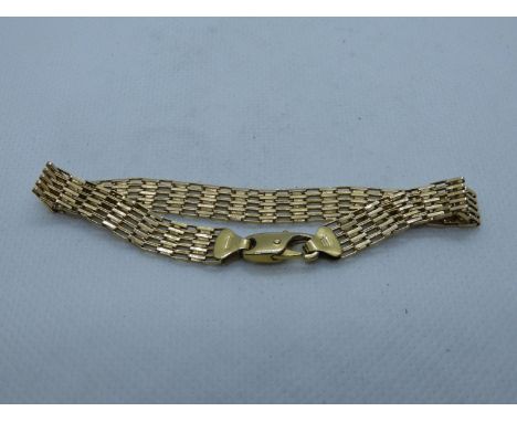 9ct Gold Gate Link Bracelet with Lobster Clasp - 6 grams 