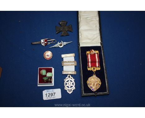 Miscellaneous medals, enamel badges, etc.