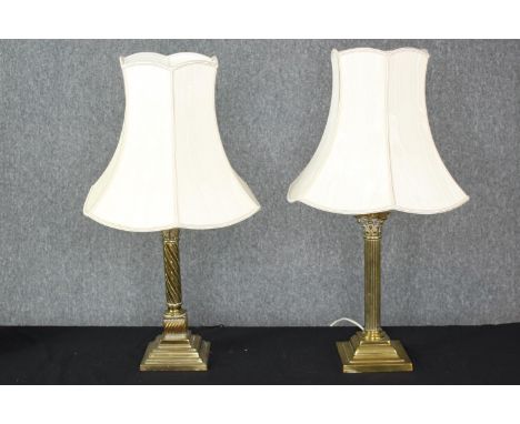 Two vintage brass table lamps with Corinthian column design. Each measures H.45cm. 