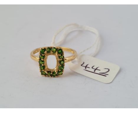 A peridot square ring (needing central stone) in 9ct - size Q - 2.3gms