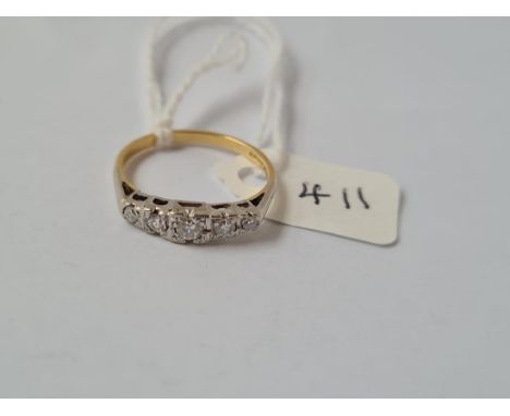 A vintage 5 stone diamond ring in 18ct gold - size O