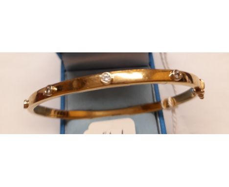 A GOOD BANGLE SET WITH 8 DIAMONDS IN 9CT - 7.2gms