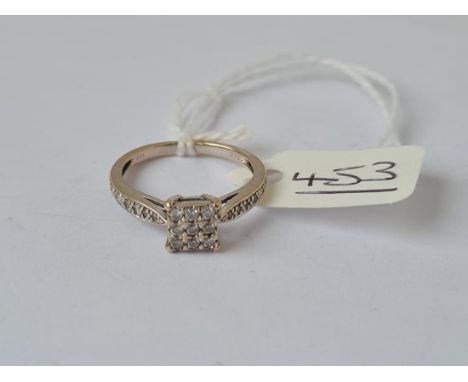 A white gold diamond square cluster ring (marked 375 .20) in 9ct Gold - size K - 1.97grms