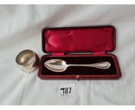 A boxed christening spoon Birmingham 1907 and a napkin ring