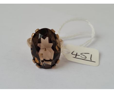 A vintage smokey quartz ring in 9ct Gold - size S - 7.5 grms