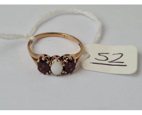 A vintage opal &amp; garnet ring in 9ct - size R - 2.25gms