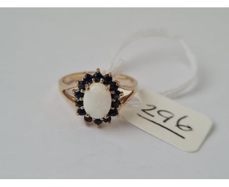 An opal &amp; sapphire cluster ring in 9ct gold - size M - 2.3gms