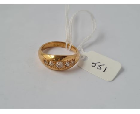 AN ANTIQUE 5 STONE GYPSY RING IN 22CT GOLD - MARKED B'HAM 1929 -&nbsp; diam content approx. 0.5cts - size O - 8.7gms