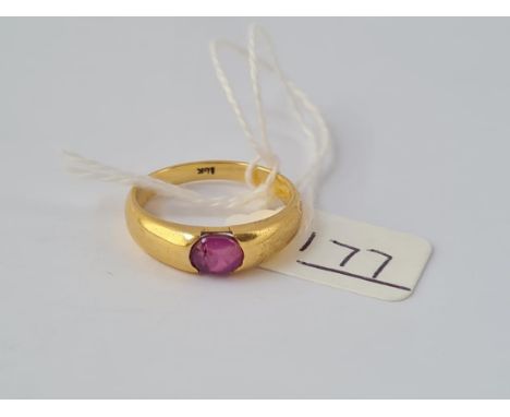 A ruby set ring in 18ct gold - size Q - 5.4gms