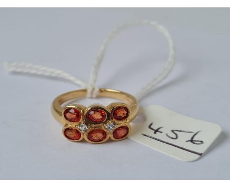 A oval cut orange sapphire dress&nbsp;ring in 9ct Gold - size N - 3.90grms