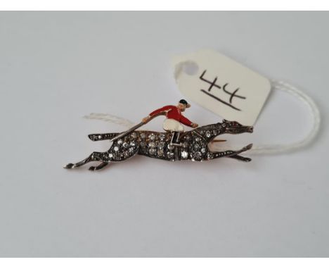 A ATTRACTIVE DIAMOND ON GOLD HORSE &amp; JOCKEY BROOCH - HORSE WITH RUBY EYE &amp; JOCKEY WITH ENEMALLED COLOURS