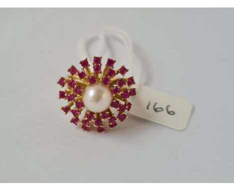 A VINTAGE STARBURST RUBY &amp; PEARL RING IN 18CT GOLD - size M - 10gms