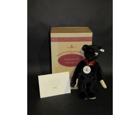 A boxed Steiff Club Edition 1999/2000 1912 replica bear, 35cms 