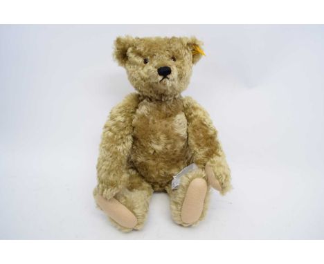 Teddy bear with Steiff button