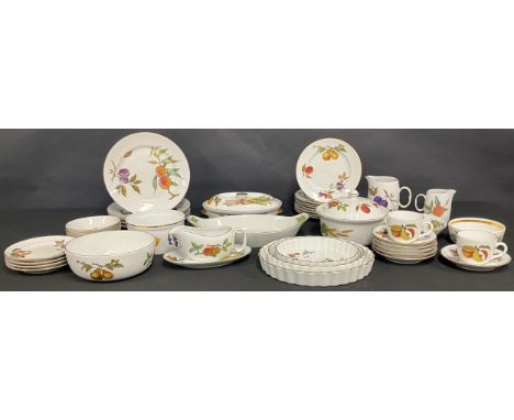 Royal Worcester Evesham tableware, including oval oven dish and cover, quiche/flan dishes, bowls, serving dish, sauce boat an