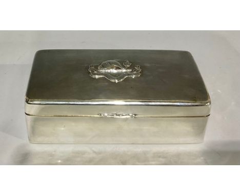 A late Victorian silver three section cigarette box, Birmingham 1896, the lid with Kennedy family coat of arms and motto, 5.7