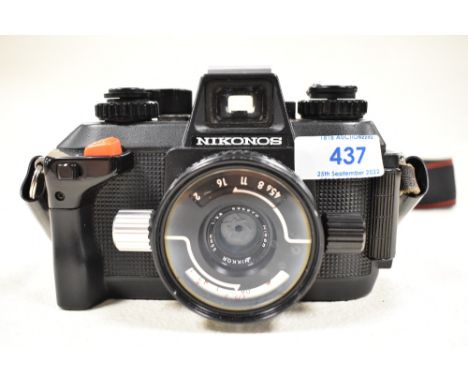 A Nikonos IV-A 35mm viewfinder underwater camera with Nikkor 35mm f2,5 lens No536870